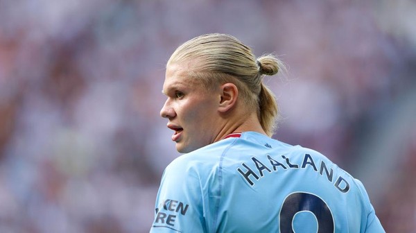 Manchester City Menang Telak, Halland Cedera