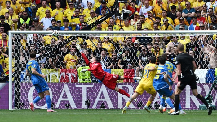 Rumania Memimpin 1-0 atas Ukraina di Babak Pertama