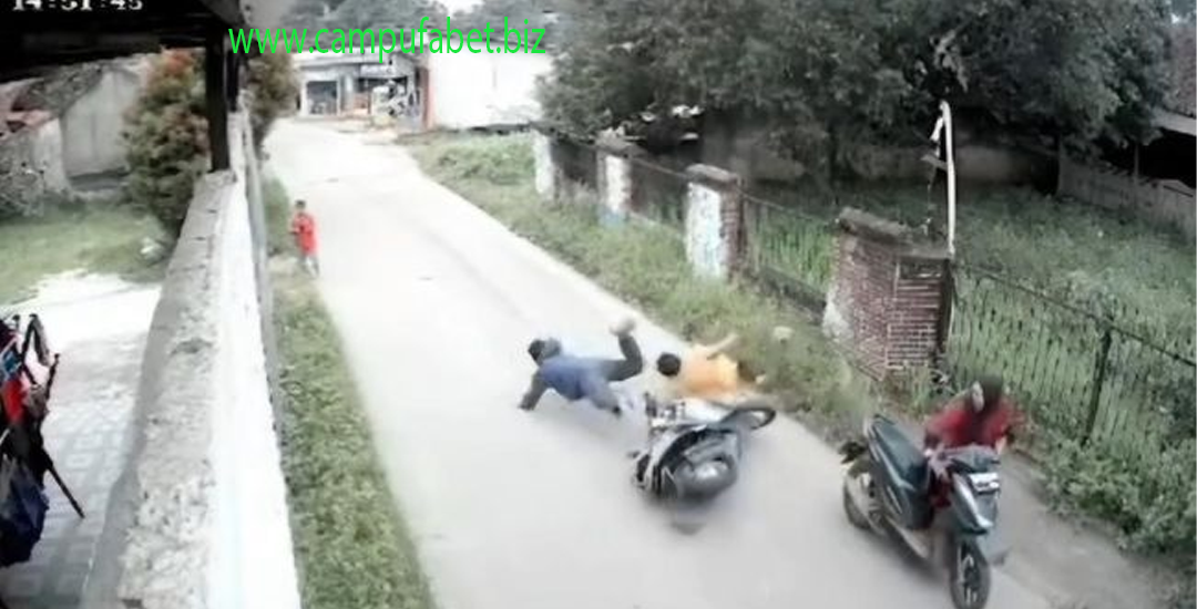 Aksi Emak Emak menghadang