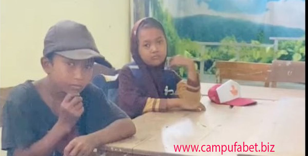 Bocah Laki-Laki Rela Memulung